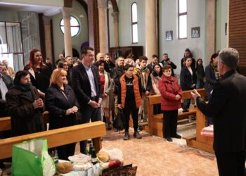 Vigjilja e Pashkës, Veliaj inspekton punimet në Kishën Katolike te “Rruga e Kavajës”: Është koha për bashkim dhe jo përçarje