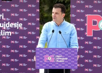 Veliaj: E gjithë Kosova e Shqipëria sot me Hashim Thaçin, përveç atij që i shiti naftë Millosheviçit dhe ish-Presidentit që dikur bënte flatrat patriotike