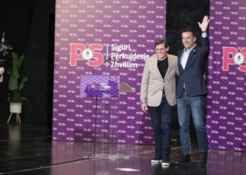 Rakip Suli gjatë prezantimit të skuadrës së Këshillit Bashkiak: Në 14 maj fitojmë pastër, puna do triumfojë dhe Kamza do vijojë transformimin