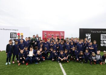 Të vegjlit e Tiranës stërviten me “të mëdhenjtë” e Romës, Veliaj: Ftoj të gjithë prindërit t’i aktivizojnë fëmijët në sport