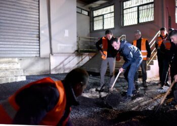 Asfaltohet një tjetër rrugë në Njësinë 5, Veliaj: Jemi në fushatë pune, për ta çuar Tiranën përpara; jo më kthim pas te zaptimi dhe trami imagjinar