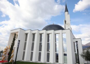 Veliaj vizitë në xhaminë e re te Njësia 2: Mirënjohës për komunitetin myslimanë; bashkëpunimi, puna e mira na çon përpara