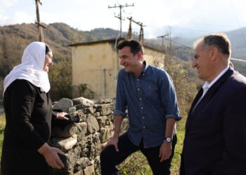Biseda e Nënë Zyrasë me Veliajn në Zall-Bastar: Keni punuar me mish e me shpirt