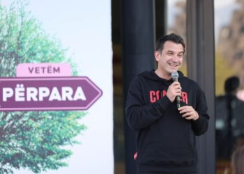 Veliaj takim me banorët e Njësisë 5: Rruga e Kosovarëve sot është model zhvillimi. Dikur kaloje me tank