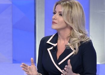 “Fqinjët na bombarduan shtëpinë”, gazetarja drithëron me rrëfimin: Jam fëmijë i luftës së Kosovës