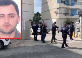 FOTO/ Momenti i ekzekutimit: Biznesmeni i ulur në tavolinë, autori me skafandër e jelek i drejton armën dhe qëllon