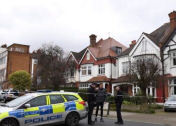 Sulm me thikë në një klub nate në Britani, një i vdekur dhe 7 të plagosur