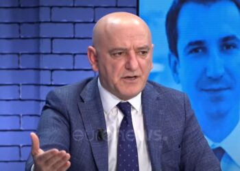 “Je i Edi Ramës”/ Bejko i përgjigjet Berishës: Bolshevik, ke shkelur dinjitetin e njerëzve
