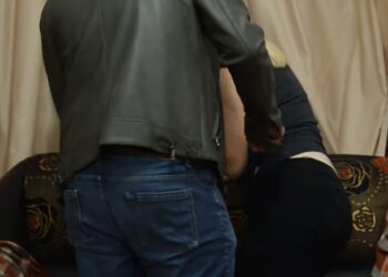 Zbardhet arsyeja/ Dhunoi e mbajti peng bashkëjetuesen, bashkë me 31-vjeçarin arrestohen 4 persona të tjerë