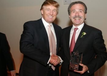 Botuesi i famshëm amerikan, super dëshmitari që ka futur në telashe Donald Trump
