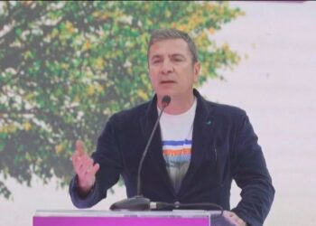 Gjiknuri ironizon çeljen e fushatës së opozitës: Gropa e boshllëkut ka përpirë ‘foltoren’. Koha e Berishës dhe Metës ka perënduar
