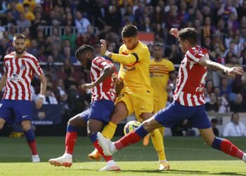 Barcelona triumfon ndaj Atletiko Madridit dhe vijon rrugën drejt titullit