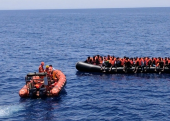 Ngjarje e rëndë/ Mbytet varka plot me emigrantë, raportohet për të paktën 20 të zhdukur