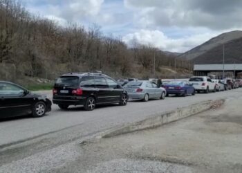 Emigrantët kthehen në atdhe për Pashkë, fluks lëvizjesh në Kapshticë