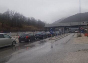 Fluks në pikën kufitare të Kapshticës, emigrantët kthehen në atdhe për Pashkën Ortodokse