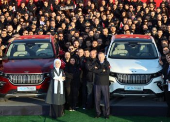 Pronarët zgjidhen me short, brenda ambienteve ku “lind bisha” elektrike turke