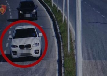 Emrat/ Shitën automjetin dhe bënë kallëzim të rremë për vjedhje, pranga për dy vëllezërit në Kamzë