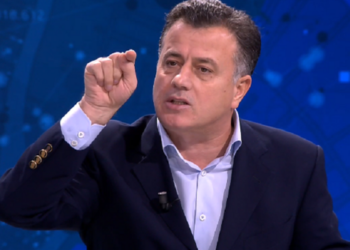 VIDEO/ Këlliçi i nxjerr gishtin e mesit kryeqytetit, Baze ironizon Nokën: Muli më ka kënaqur me reagimin e tij