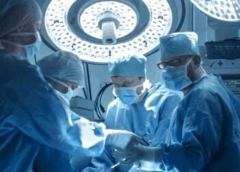 “Shtova në peshë por nuk…”/ Operacion i rrallë, 49-vjeçares i hiqet tumori që peshonte 42 kg