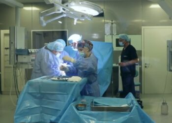 Operacioni i rrallë në QSUT, pacientes 35-vjeçare i hiqet me sukses tumori 7 cm