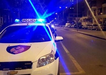 Aksion antidrogë nga deti dhe toka në Vlorë e Fier, në Darëzezë gjendet një skaf dhe një furgon
