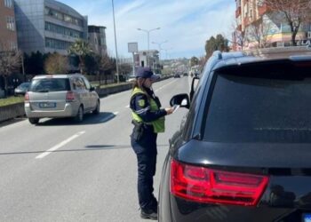 U kapën të dehur në timon/ 6 shoferë të arrestuar në Durrës, 20 leje drejtimi të pezulluara për tejkalim shpejtësie