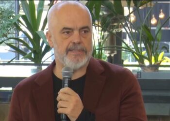 “Turp për punëdhënësit që japin paga minimale e blejnë vila!”/ Rama: Ata që ikin në Gjermani, s’ka kafe me muhabet si në Shqipëri