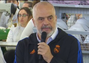 Durrës/ Rama takim me biznesin e madh: Punonjësit të mos marrin më ‘paga shfrytëzimi’! Do jetë vonë kur të humbisni kapitalin njerëzor