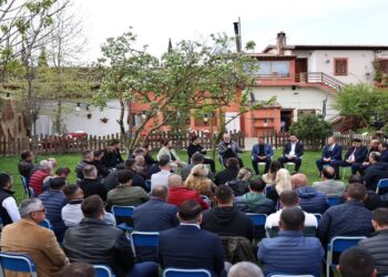 Rama, takim me biznesin për të nxitur rritjen e pagave: Mund t’ia mbash ulët rrogën, por të ndodh si atij me gomarin…!