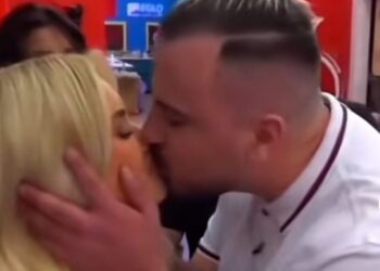 E papritur! Ronaldo i rrëmben një puthje Deas