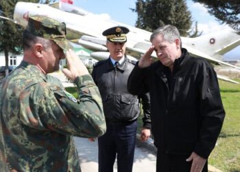 Senatori amerikan viziton bazën ajrore të Kuçovës: Shqipëria dhe NATO po përmirësojnë objektet për operacionet e…!
