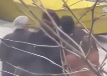 Degradon sherri në Durrës, dy persona zihen me leva. Policia në vendngjarje