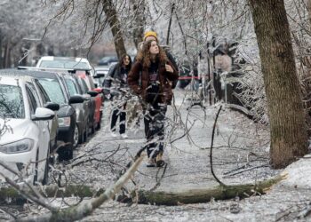 Moti i keq Kanada, mbi 1 milion banorë përballen me mungesën e enrgjisë eklektike