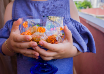 Falja e namazit, mëngjesi me të afërmit e dhuratat! Si festohet Fiter Bajrami në botë