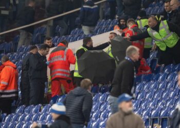 Tronditet futbolli gjerman, tifozi humb jetën në tribunë gjatë ndeshjes