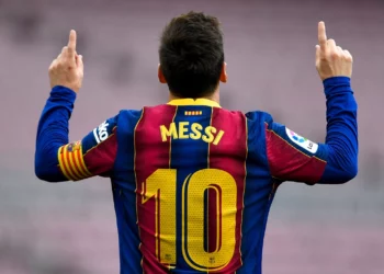 Rikthim në Camp Nou? Messi mbërrin në Barcelonë me 15 valixhe