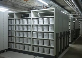 Arsyeja pse Danimarka mban 10 mijë tru njerëzish në një bodrum