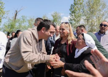 Veliaj me banorët e Zall-Herrit: A ka poshtërim më të madh se t’i çosh demokratët të votojnë për Ilir Metën?