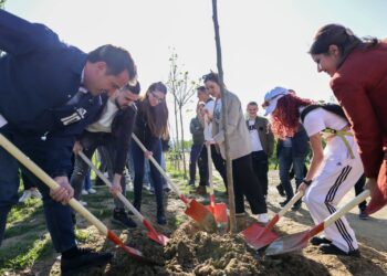 Veliaj e Manastirliu në Njësinë 9: Jemi skuadra që duam ta çojmë Tiranën përpara! Te partia e humbësve fiton ai që gënjen e braktis detyrën