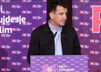 Veliaj: Asnjë votë për ata që braktisën detyrën. Ka gënjeshtarë që premtojnë autobusë, avionë dhe trena falas”