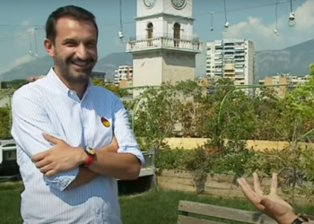 “I jepnin njëri-tjetrit topin e letrës higjienike korridoreve”/ Veliaj flet për ditën e parë në Bashki: Gjeta një zorrë, njëri thithte ujin…!