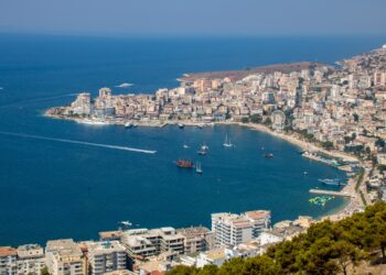 Të huajt marrin shtëpi në Sarandë, dhjetëra shtetas nga Polonia blejnë prona në bregdet