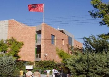 Më pak emigrantë shqiptarë me leje qëndrimi në Greqi, në shkurt janë regjistruar 277 mijë