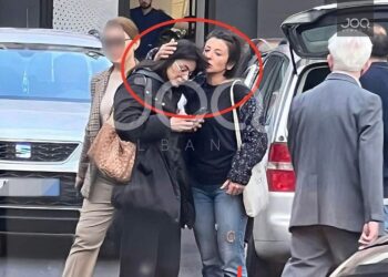 Sulmoi Luizin dhe Kiarën! Fansat marrin hak ndaj Zhaklina Lekatarit, mbërrin me urgjencë Policia