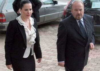 FOTO/ Xhoana Nano rishfaqet në Shqipëri për të festuar 50-vjetorin e lindjes