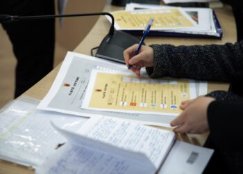 Fiken dritat në KZAZ/ Bllokohet numërimi i votave për Këshillin Bashkiak në Pogradec