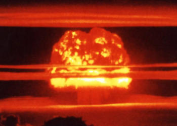 Plani i çmendur për të shpërthyer një bombë në Hënë