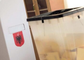 Incident brenda qendrës së votimit në Durrës/ Një person dhunohet fizikisht, shpallen në kërkim 3 agresorët