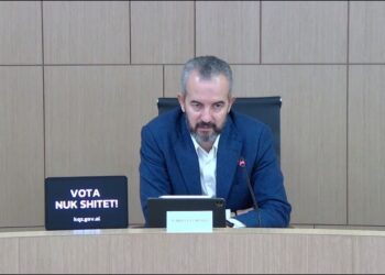 Zyrat elektorale pranë qendrave të votimit/ KQZ: Vendosim mbylljen e këtyre ambienteve, nuk lejohen