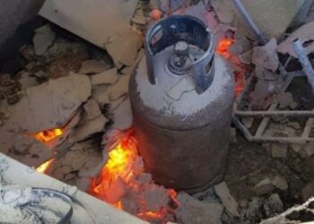 Bombola e gazit hedh në erë shtëpinë në Kuçovë, vdes 84-vjeçarja, bashkëshorti në spital
